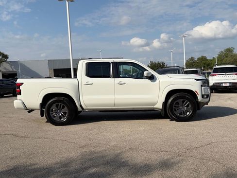 Used 2025 Nissan Frontier SV w/ SV Convenience Package image 4