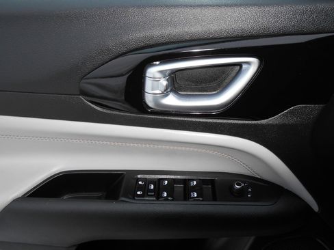 Certified 2024 Jeep Compass Limited w/ Sun and Sound Group image 15