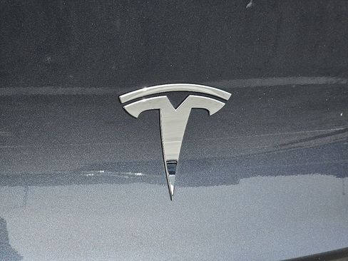 Used 2022 Tesla Model Y Long Range image 14