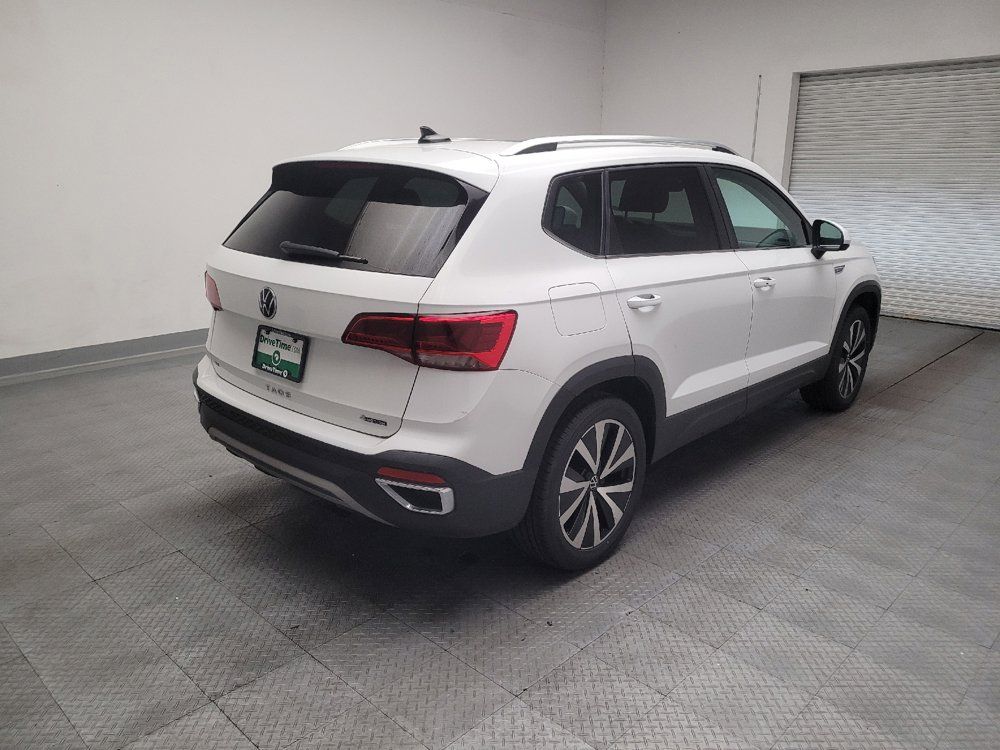 Used 2023 Volkswagen Taos SE w/ Panoramic Sunroof Package AWD/4WD image 9