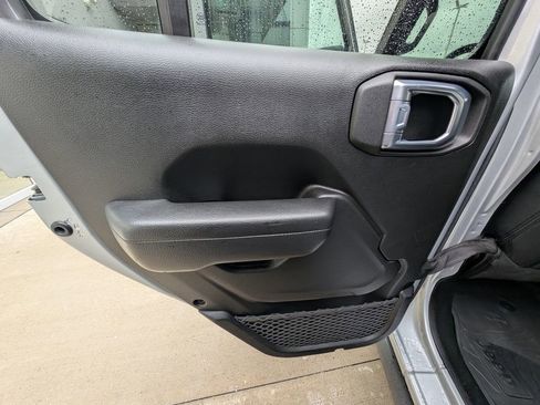 Used 2022 Jeep Wrangler Unlimited Sport image 39