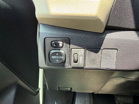 Used 2014 Toyota Corolla LE FWD image 30