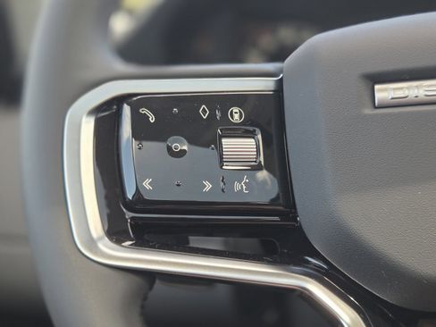 New 2025 Land Rover Discovery Sport S image 25