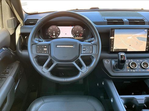Used 2025 Land Rover Defender 110 S image 4