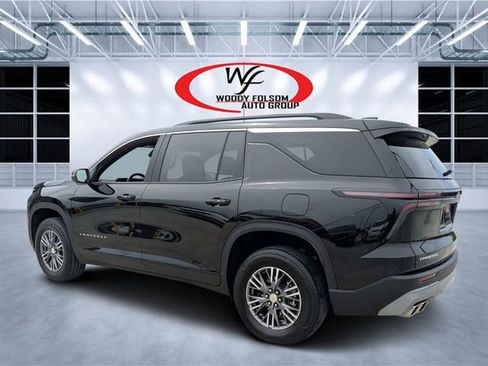 Used 2025 Chevrolet Traverse LT FWD image 5