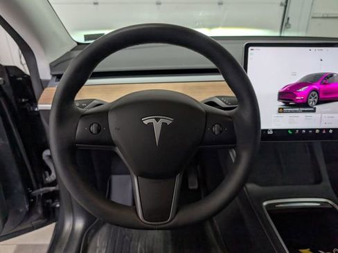 Used 2024 Tesla Model Y Long Range AWD/4WD image 16