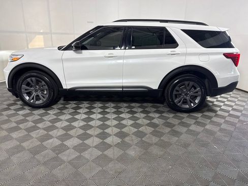 Used 2023 Ford Explorer XLT w/ XLT Sport Appearance Package AWD/4WD image 7