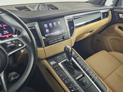 Used 2017 Porsche Macan S image 30