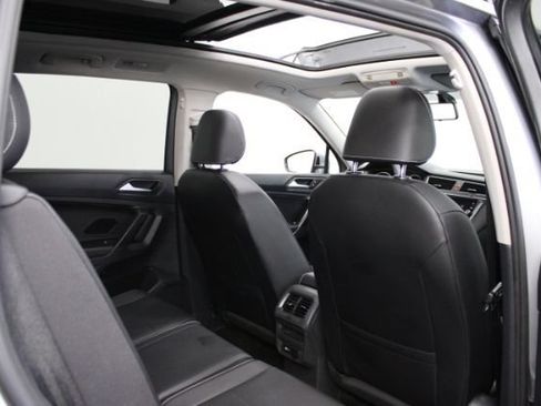 Used 2021 Volkswagen Tiguan SE w/ Panoramic Sunroof Package FWD image 24