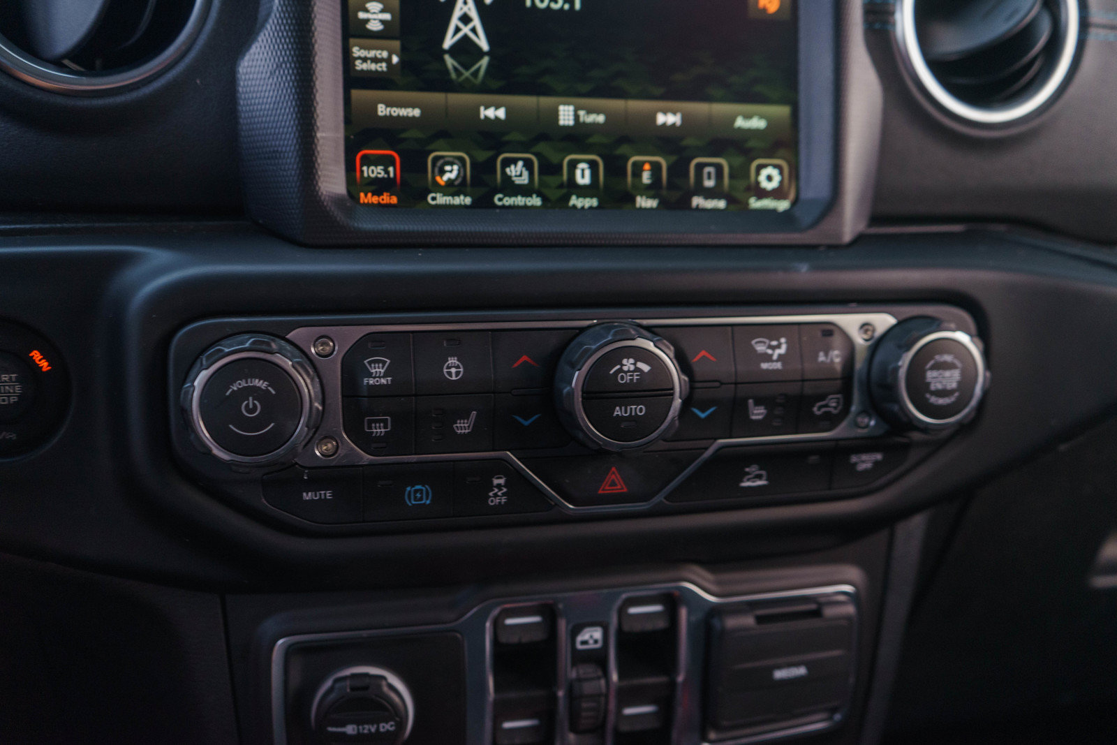 Used 2021 Jeep Wrangler Unlimited Rubicon 4xe w/ Cold Weather Group AWD/4WD image 17