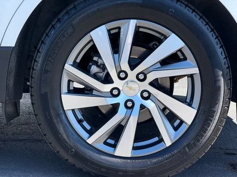 Used 2023 Chevrolet Equinox Premier AWD/4WD image 12