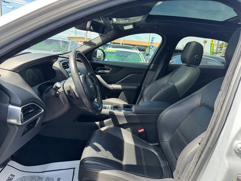 Used 2017 Jaguar F-PACE Prestige image 12
