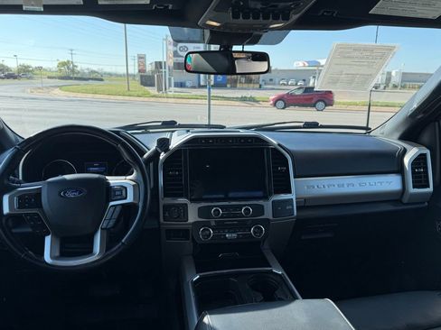 Used 2022 Ford F350 Lariat w/ Tremor Off-Road Package image 32