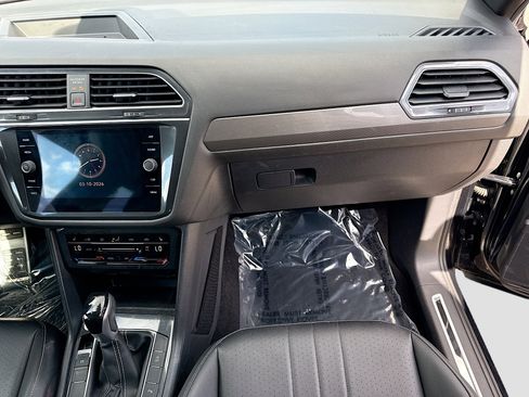 Used 2023 Volkswagen Tiguan SE R-Line image 15