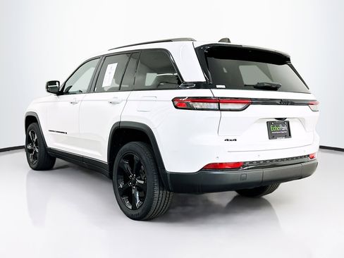 Used 2023 Jeep Grand Cherokee Altitude image 5