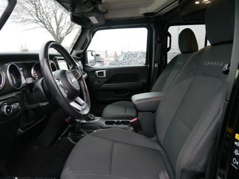 Used 2021 Jeep Wrangler Unlimited Sahara w/ Uconnect 4C Nav & Sound Group AWD/4WD image 9