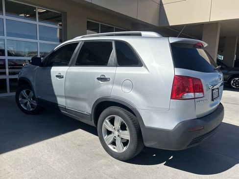 Used 2013 Kia Sorento EX w/ Premium Plus Pkg image 4