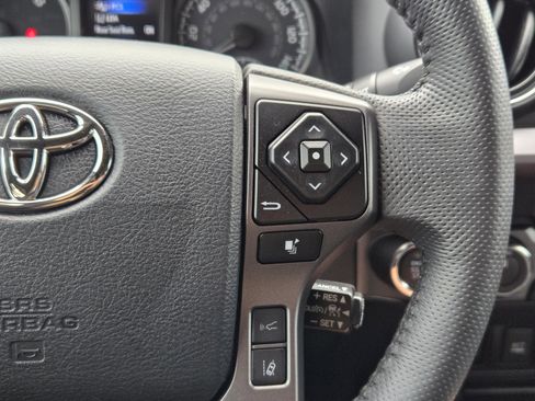 Used 2023 Toyota Tacoma TRD Off-Road w/ Technology Package AWD/4WD image 37