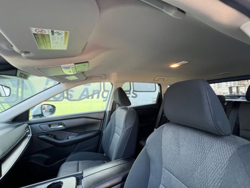 Used 2025 Nissan Rogue SV FWD image 32