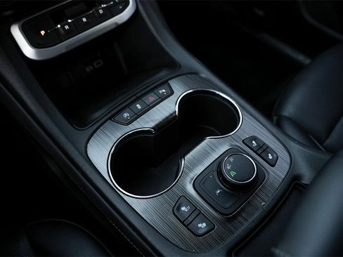 Used 2023 GMC Acadia SLT image 21