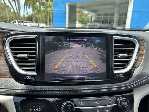 Used 2021 Chrysler Pacifica Limited w/ Uconnect Theater Family Group FWD image 24