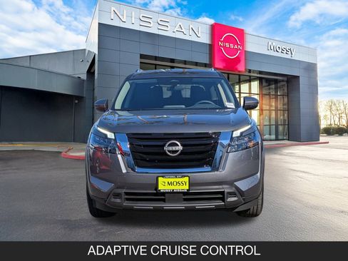 New 2025 Nissan Pathfinder SV image 4