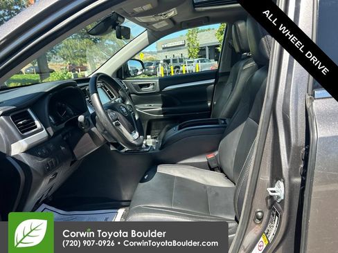Used 2017 Toyota Highlander XLE w/ Carpet Mat Package AWD/4WD image 23