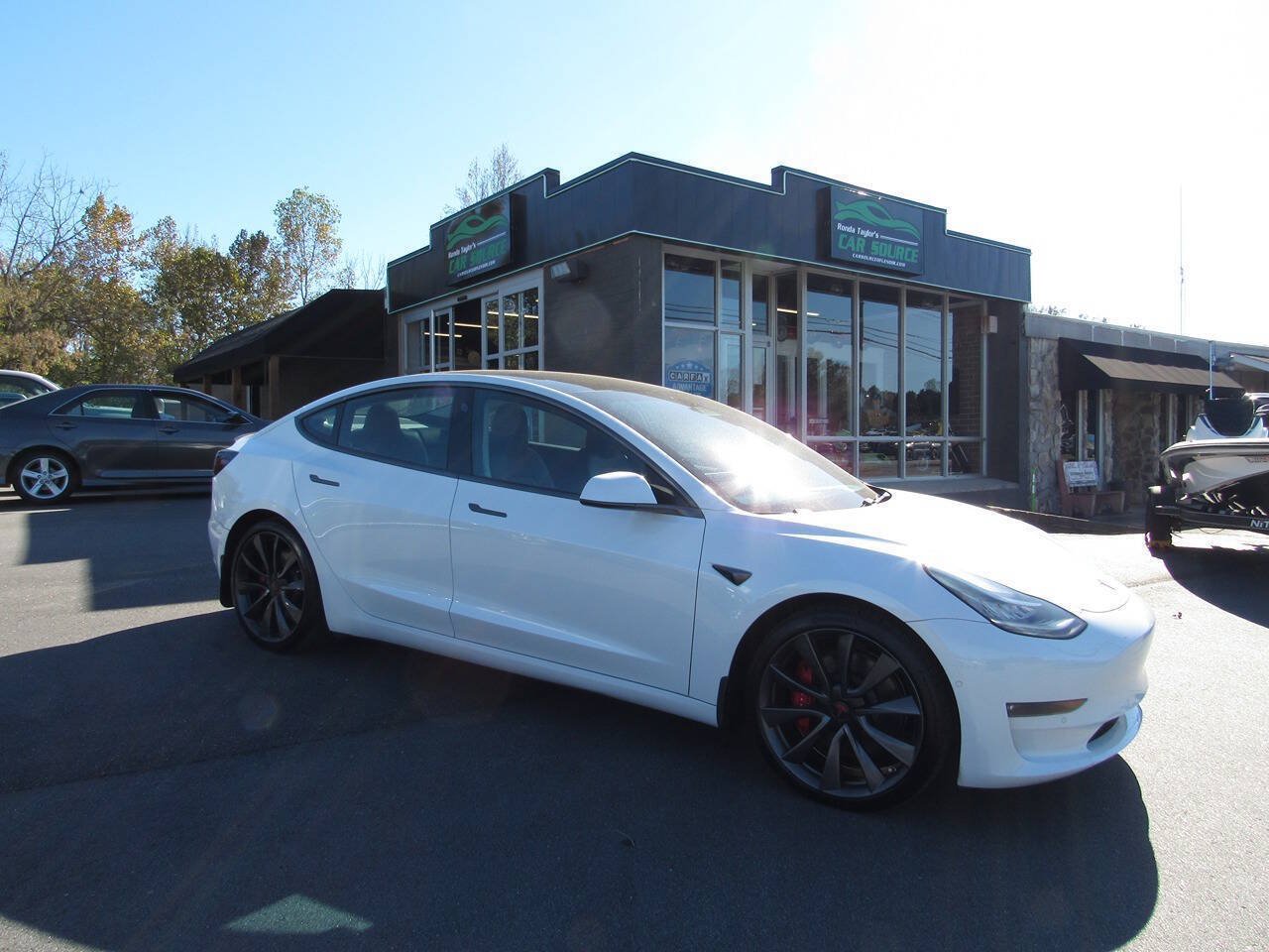Used 2019 Tesla Model 3 Performance AWD/4WD image 2