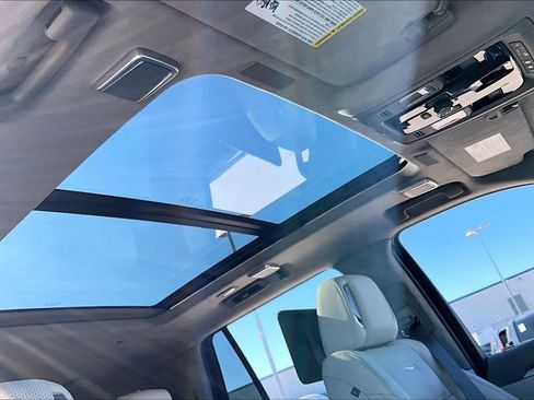 Used 2026 Cadillac Escalade Platinum Sport w/ LPO, ONYX Package image 22