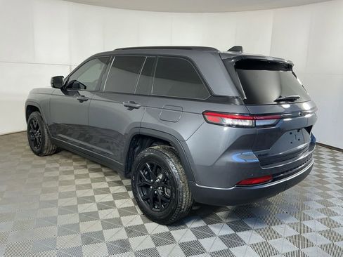 Used 2024 Jeep Grand Cherokee Altitude image 6