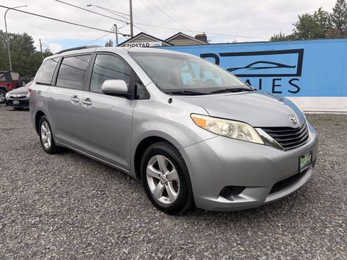 Used 2011 Toyota Sienna LE FWD image 1