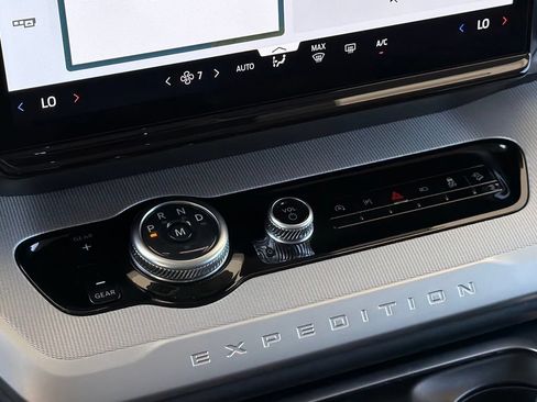 Used 2025 Ford Expedition Active AWD/4WD image 16
