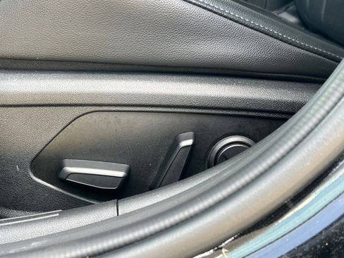 Used 2025 Hyundai Elantra Limited image 27