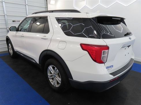 Used 2022 Ford Explorer XLT w/ Equipment Group 202A AWD/4WD image 11
