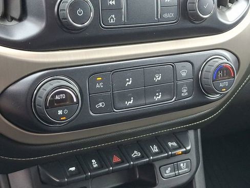 Used 2022 GMC Canyon Denali image 20