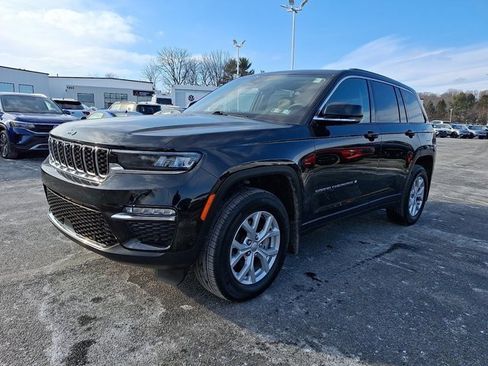 Certified 2023 Jeep Grand Cherokee Limited w/ Luxury Tech Group II image 3