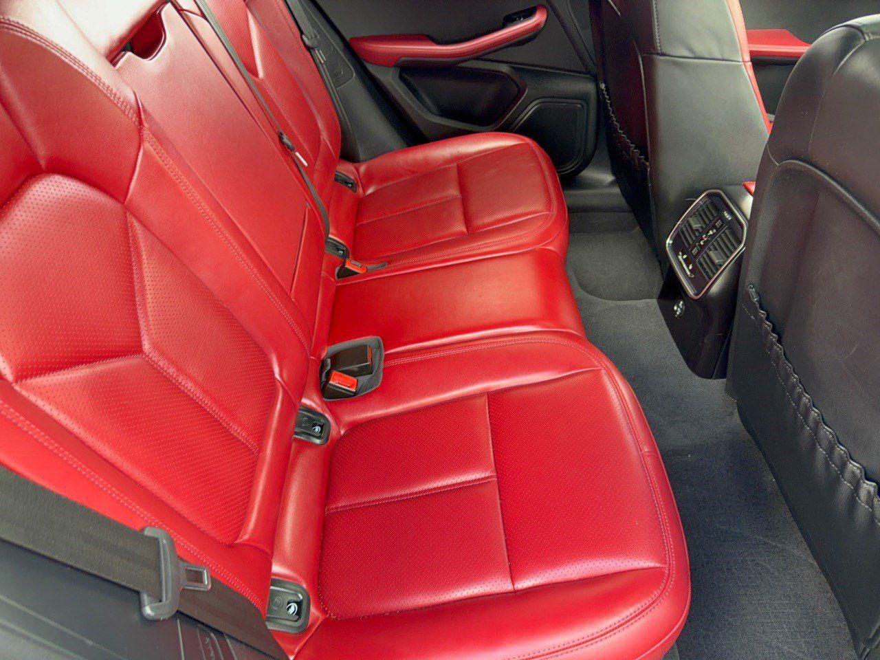 Used 2023 Porsche Macan Turbo AWD/4WD image 28