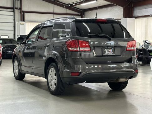 Used 2019 Dodge Journey SE w/ Premium Group FWD image 4