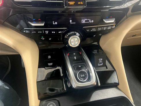 Used 2025 Acura MDX SH-AWD image 26