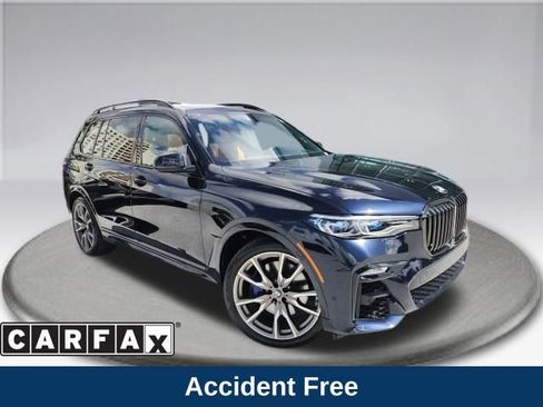 Used 2022 BMW X7 M50i w/ Luxury Seating Package image 2