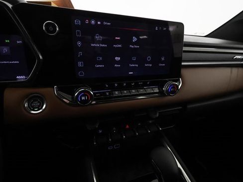 Used 2025 GMC Canyon AT4 image 16