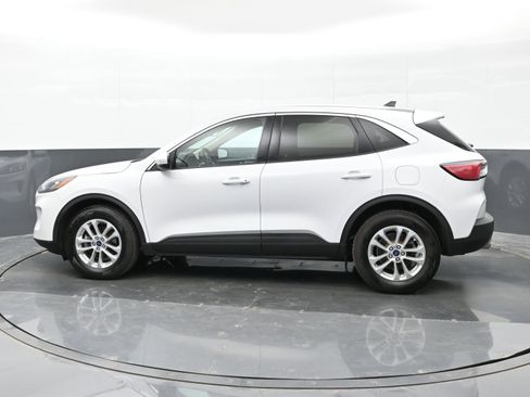 Used 2020 Ford Escape SE image 9
