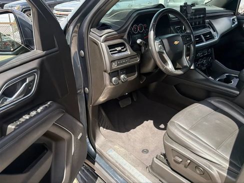 Used 2021 Chevrolet Suburban LT RWD image 3