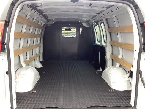 Used 2024 GMC Savana 2500 w/ Driver Convenience Package image 4