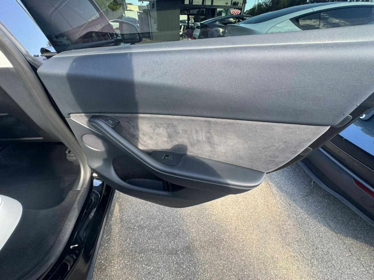 Used 2025 Tesla Model Y Long Range RWD image 32