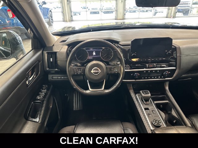 Used 2023 Nissan Pathfinder SL AWD/4WD image 2