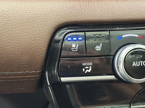 Used 2025 Honda Pilot Elite image 25