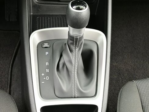 Used 2022 Hyundai Venue SE image 6