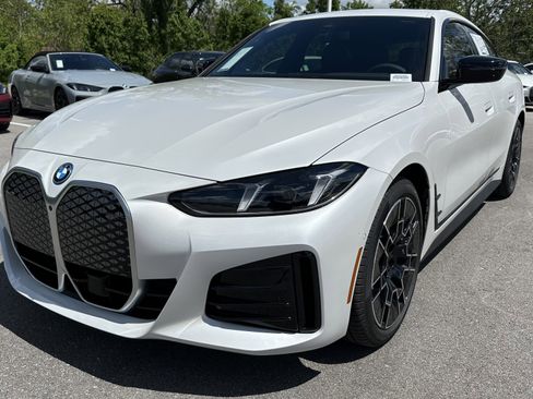 Used 2025 BMW i4 xDrive40i w/ M Sport Package AWD/4WD image 5