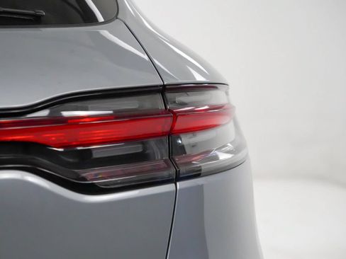 Certified 2026 Porsche Macan AWD/4WD image 12